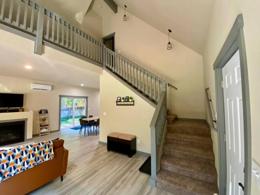 New Modern Cabin! 5Mi To Mt Rainier National Park! Hot Tub & Wifi Ashford Εξωτερικό φωτογραφία