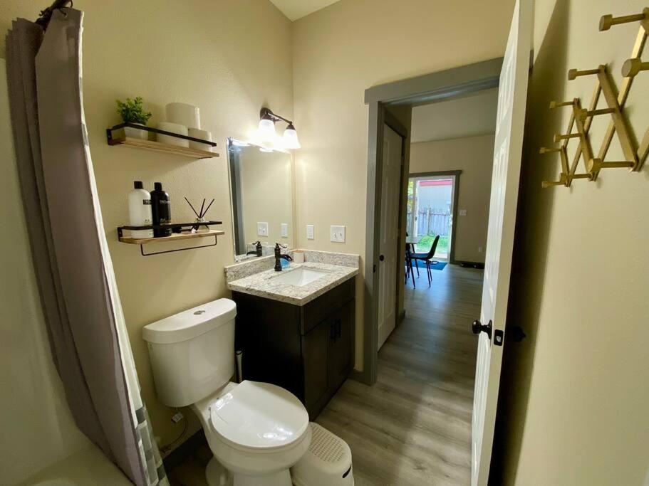 New Modern Cabin! 5Mi To Mt Rainier National Park! Hot Tub & Wifi Ashford Εξωτερικό φωτογραφία